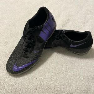New without tags Nike Bomba purple and black cleat soccer shoe boot size 7